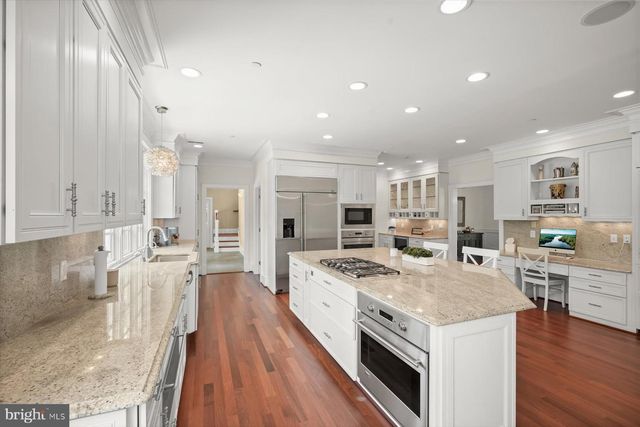 7506 PERSIMMON TREE LN, Bethesda, MD 20817