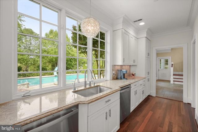 7506 PERSIMMON TREE LN, Bethesda, MD 20817