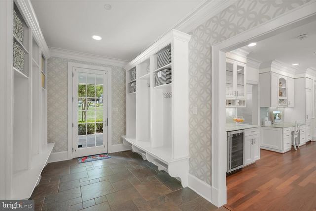 7506 PERSIMMON TREE LN, Bethesda, MD 20817