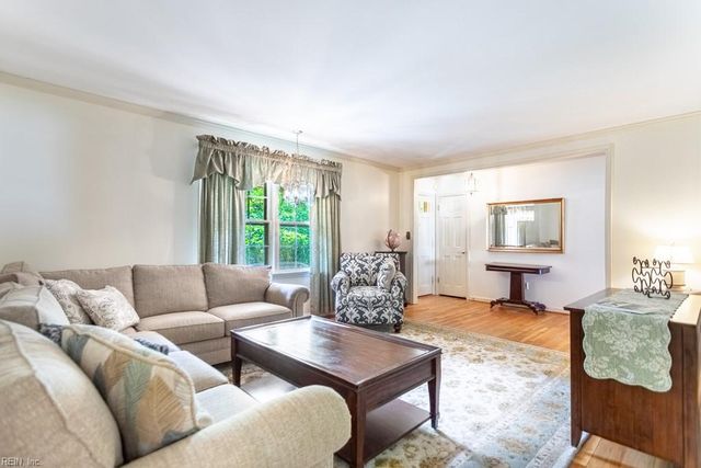87 Waterview DR, Newport News, VA 23608