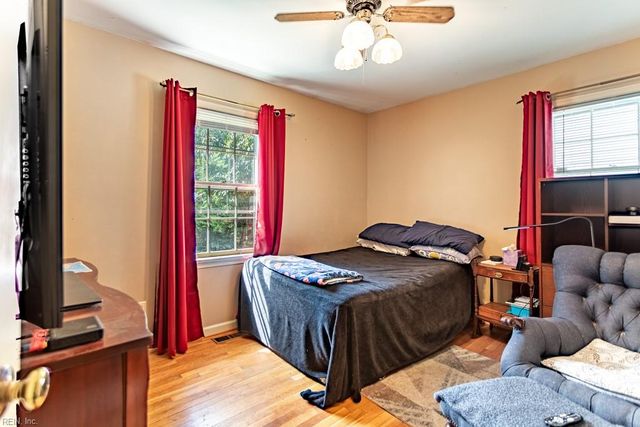 87 Waterview DR, Newport News, VA 23608
