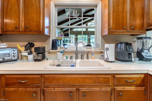 87 Waterview DR, Newport News, VA 23608