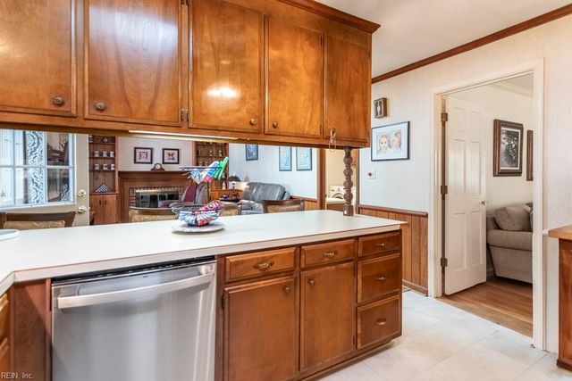 87 Waterview DR, Newport News, VA 23608