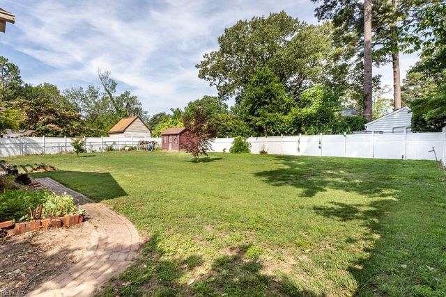 87 Waterview DR, Newport News, VA 23608