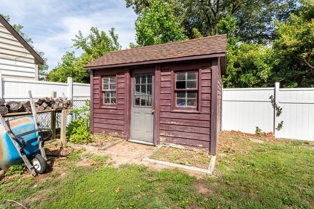 87 Waterview DR, Newport News, VA 23608