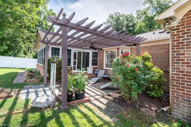 87 Waterview DR, Newport News, VA 23608