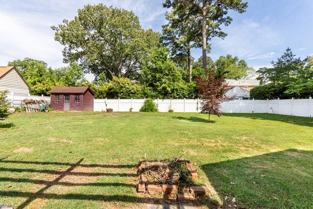 87 Waterview DR, Newport News, VA 23608
