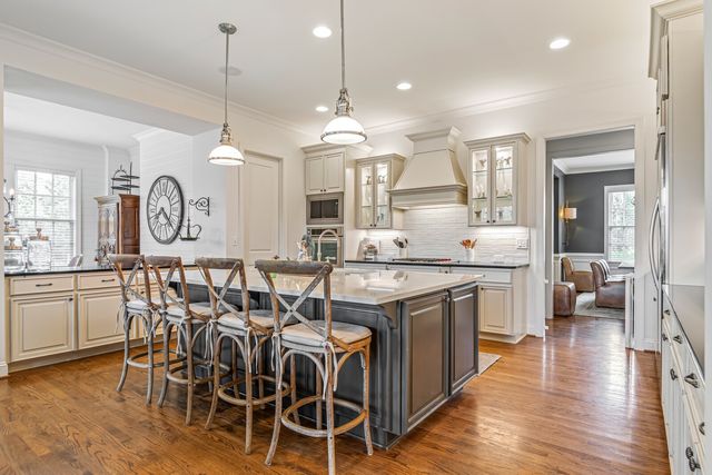 1803 Lowndes Ln, Brentwood, TN 37027