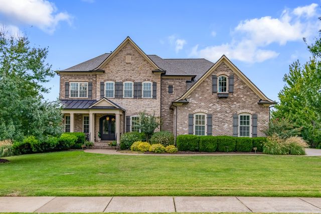 1803 Lowndes Ln, Brentwood, TN 37027