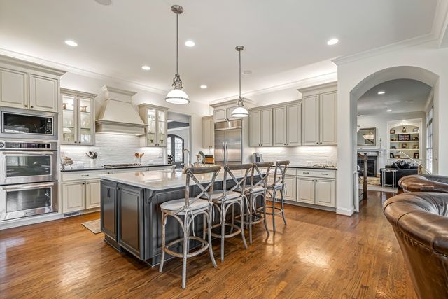 1803 Lowndes Ln, Brentwood, TN 37027