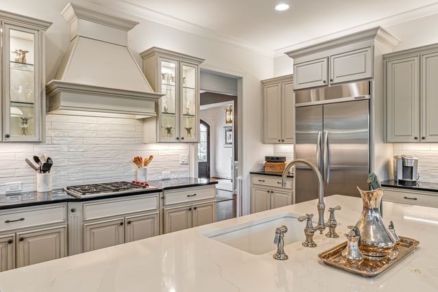 1803 Lowndes Ln, Brentwood, TN 37027