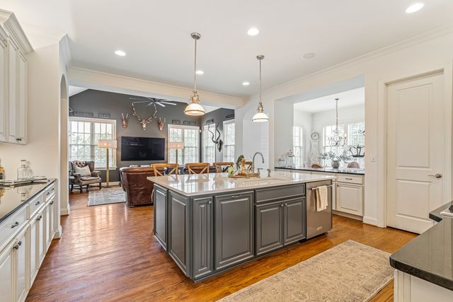 1803 Lowndes Ln, Brentwood, TN 37027