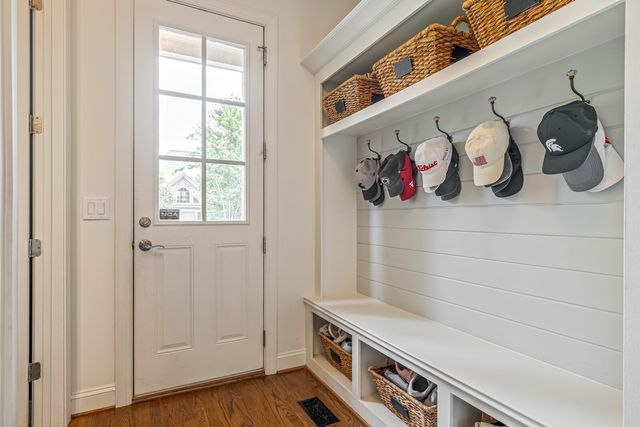 1803 Lowndes Ln, Brentwood, TN 37027