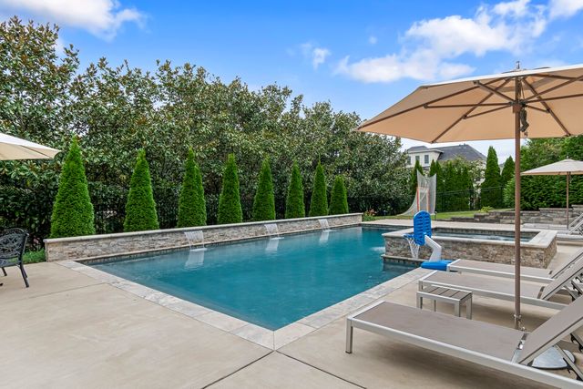 1803 Lowndes Ln, Brentwood, TN 37027