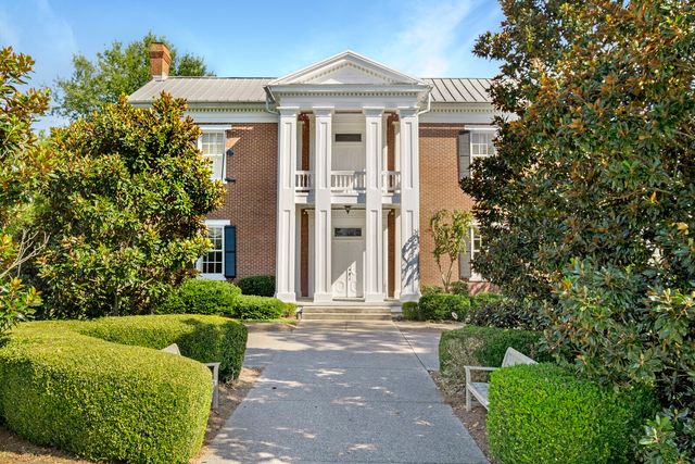 1803 Lowndes Ln, Brentwood, TN 37027