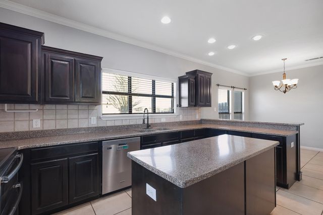 110 Deer Run Dr, Alpine, TX 79830