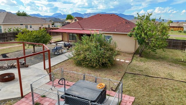 110 Deer Run Dr, Alpine, TX 79830