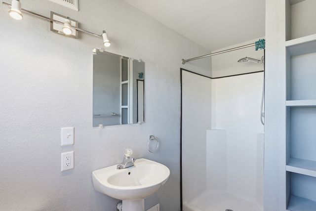 110 Deer Run Dr, Alpine, TX 79830