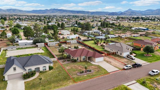 110 Deer Run Dr, Alpine, TX 79830