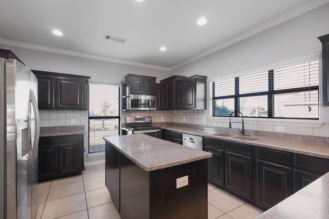 110 Deer Run Dr, Alpine, TX 79830