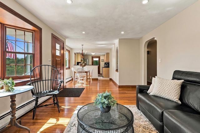 218 Myrtle St, Ashland, MA 01721