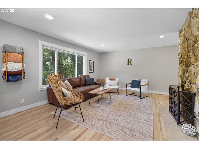 1488 Sw BORLAND Rd, West Linn, OR 97068