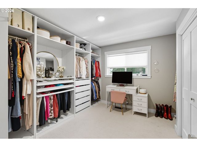 1488 Sw BORLAND Rd, West Linn, OR 97068