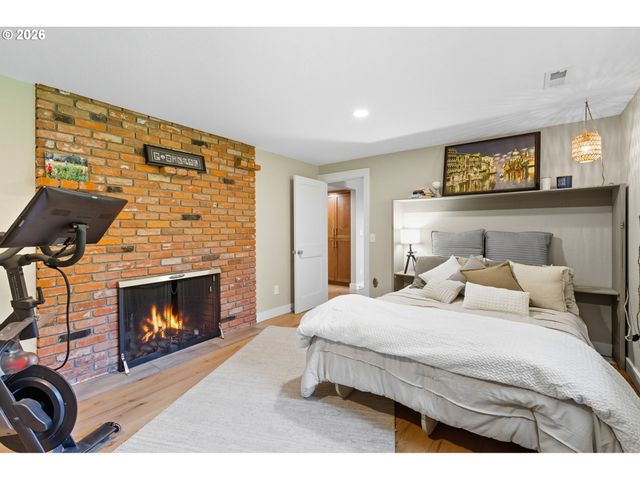 1488 Sw BORLAND Rd, West Linn, OR 97068