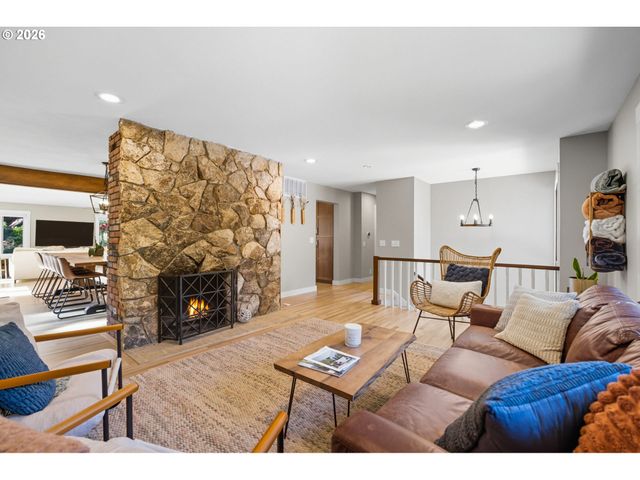 1488 Sw BORLAND Rd, West Linn, OR 97068