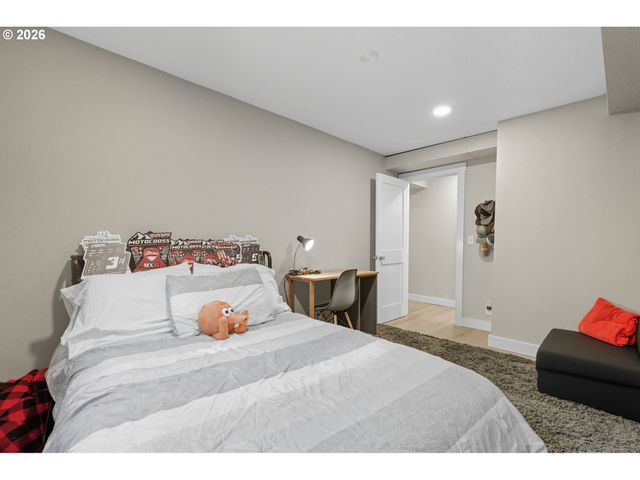 1488 Sw BORLAND Rd, West Linn, OR 97068