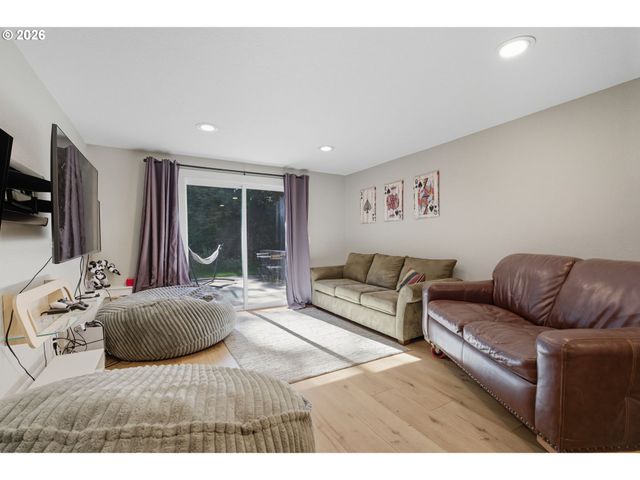 1488 Sw BORLAND Rd, West Linn, OR 97068