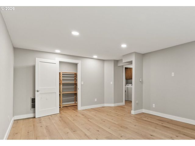 1488 Sw BORLAND Rd, West Linn, OR 97068