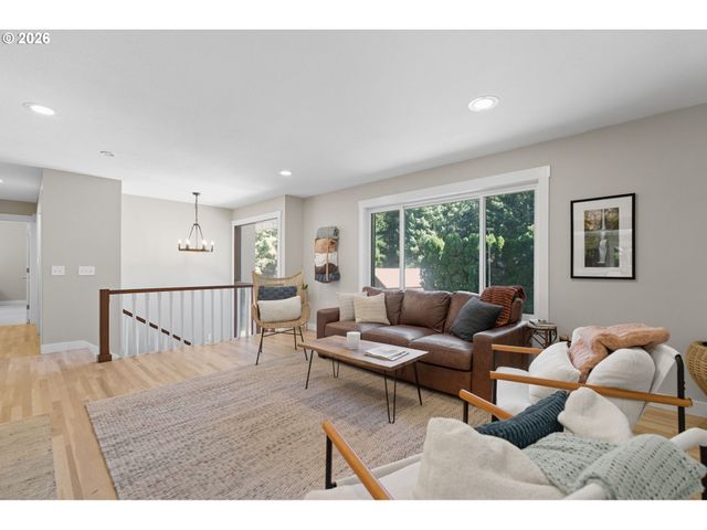 1488 Sw BORLAND Rd, West Linn, OR 97068