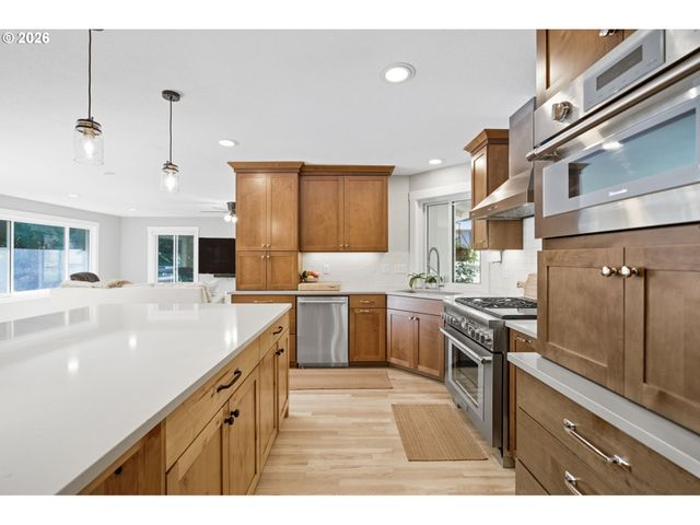 1488 Sw BORLAND Rd, West Linn, OR 97068