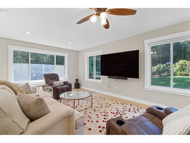 1488 Sw BORLAND Rd, West Linn, OR 97068