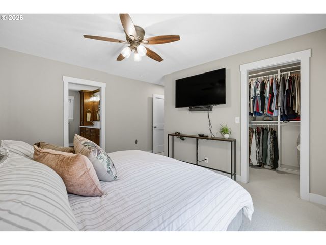 1488 Sw BORLAND Rd, West Linn, OR 97068