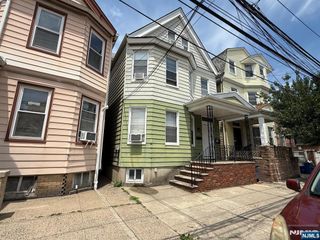 16 Ann Street, Harrison, NJ 07029