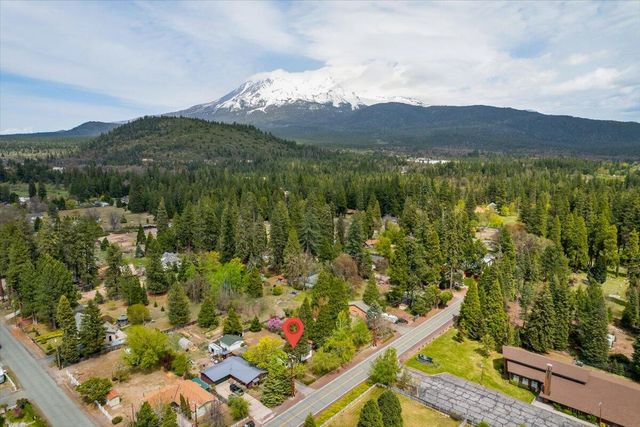 979 Lassen Lane, Mount Shasta, CA 96067