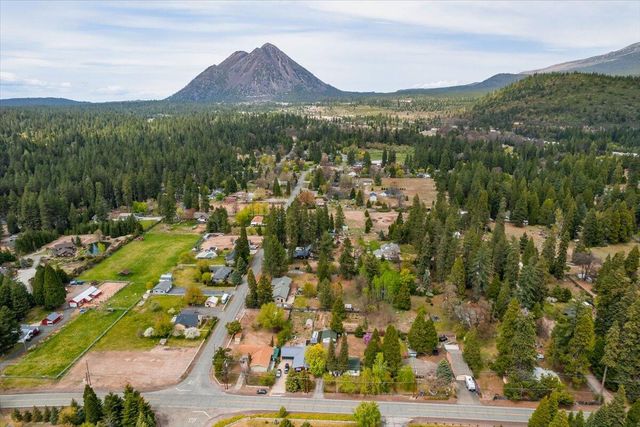 979 Lassen Lane, Mount Shasta, CA 96067