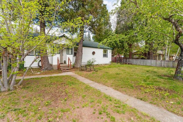 979 Lassen Lane, Mount Shasta, CA 96067