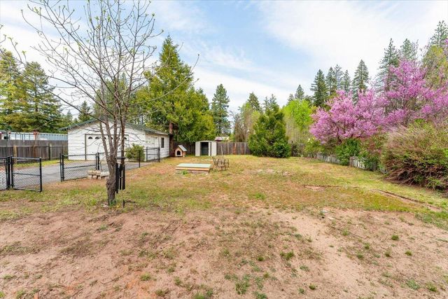 979 Lassen Lane, Mount Shasta, CA 96067