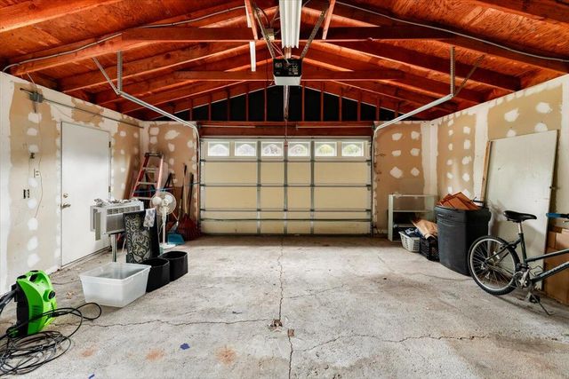 979 Lassen Lane, Mount Shasta, CA 96067