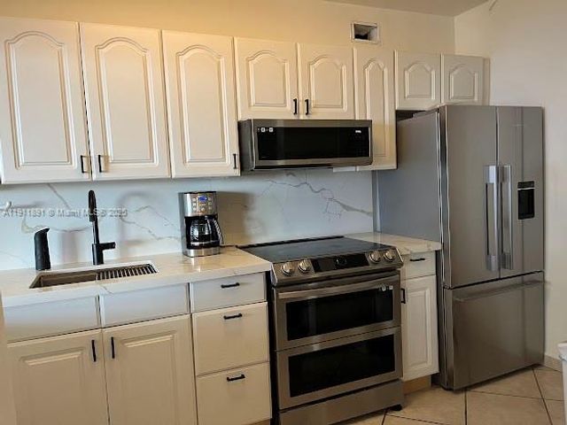 100 Lincoln Rd 604, Miami Beach, FL 33139