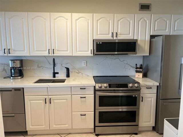 100 Lincoln Rd 604, Miami Beach, FL 33139