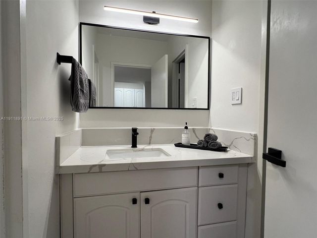 100 Lincoln Rd 604, Miami Beach, FL 33139