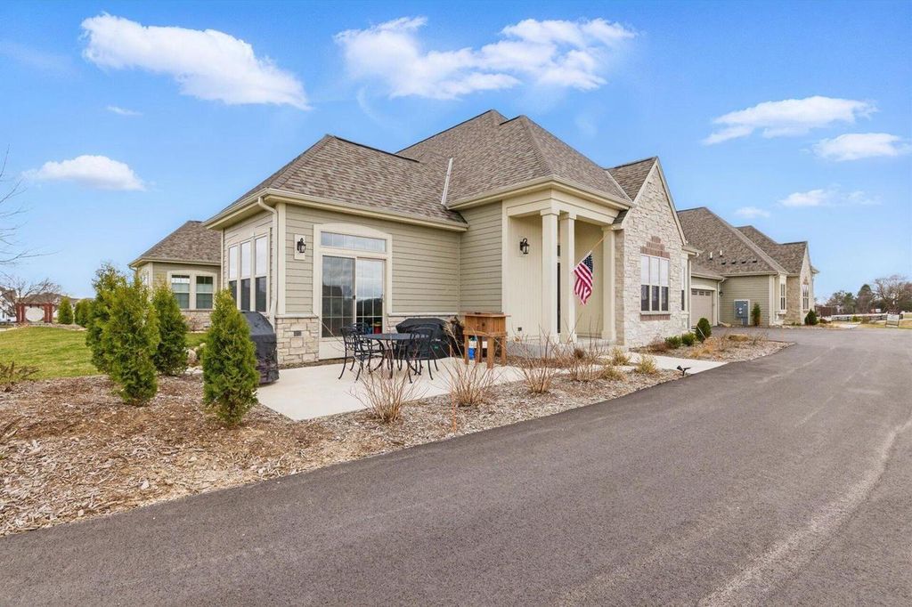 1507 Sandhill BOULEVARD, Hartland, WI 53029