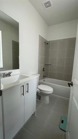 686 SE 13th Ct, Homestead, FL 33034
