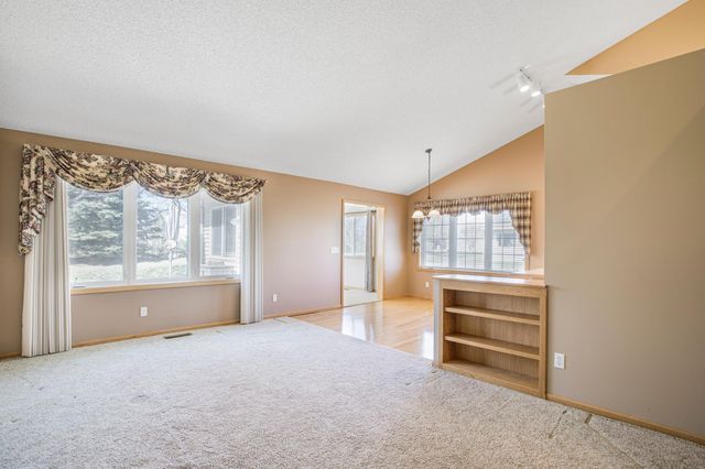 5549 Lachman Avenue NE, Albertville, MN 55301