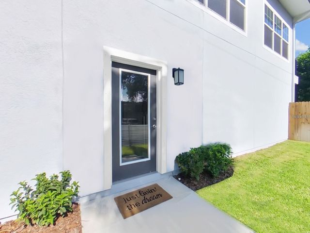 8303 KING BLOSSOM COURT, Tampa, FL 33615