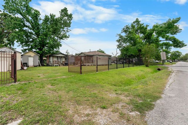 1005 Majestic Street, Houston, TX 77020